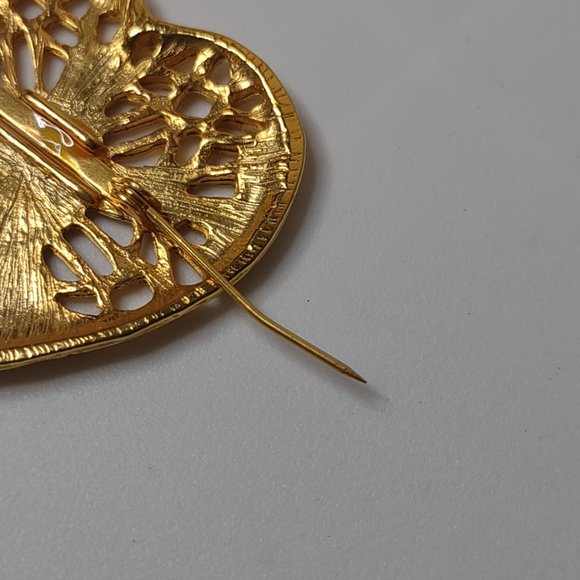 Large Metal Gold Tone Heart Brooch - Picture 13 of 16